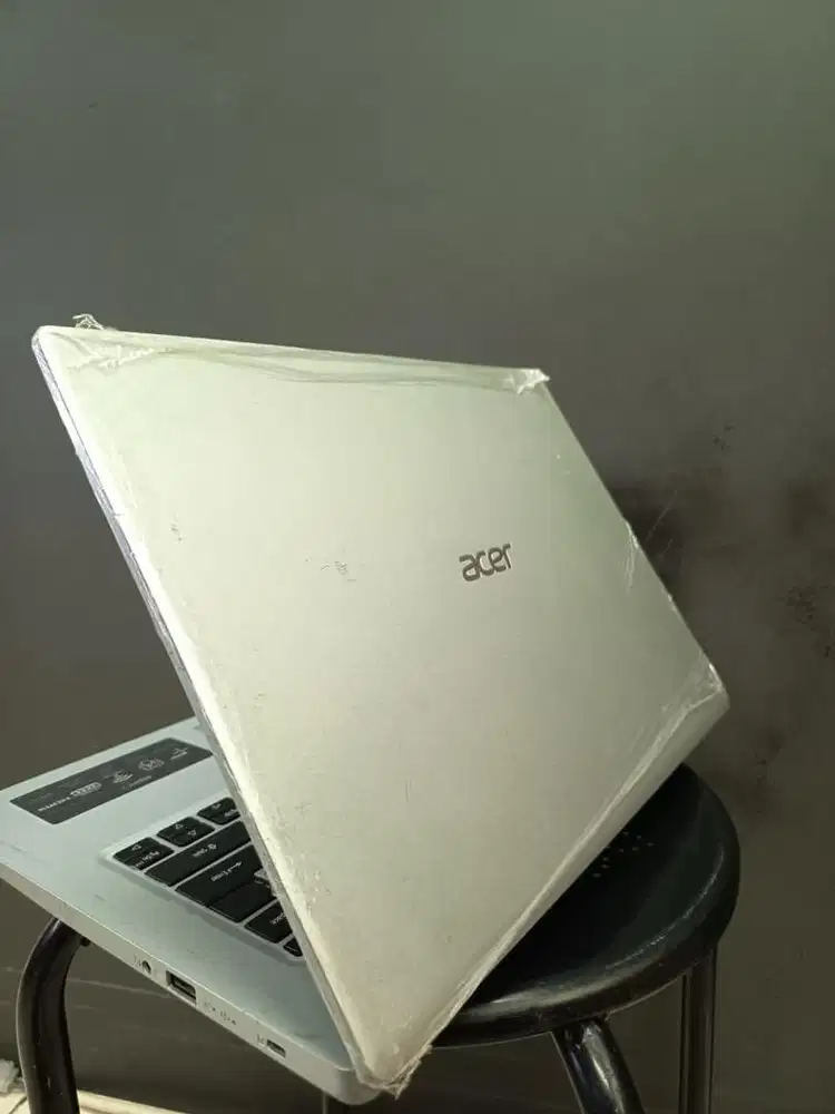 VGA 2GB acer aspire 3 ram 8gb ssd 256gb amd athlon silver 3050u