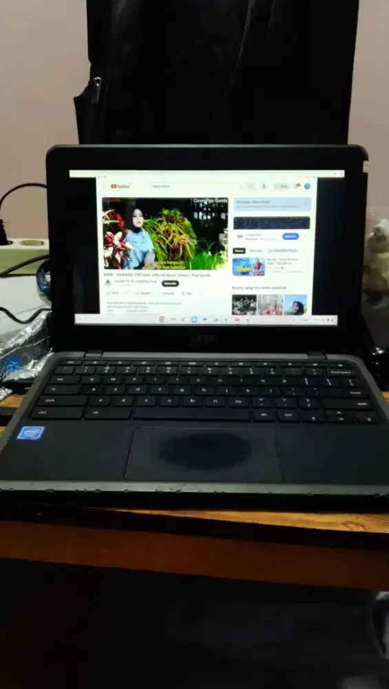 Chromebook Acer kondisi normal