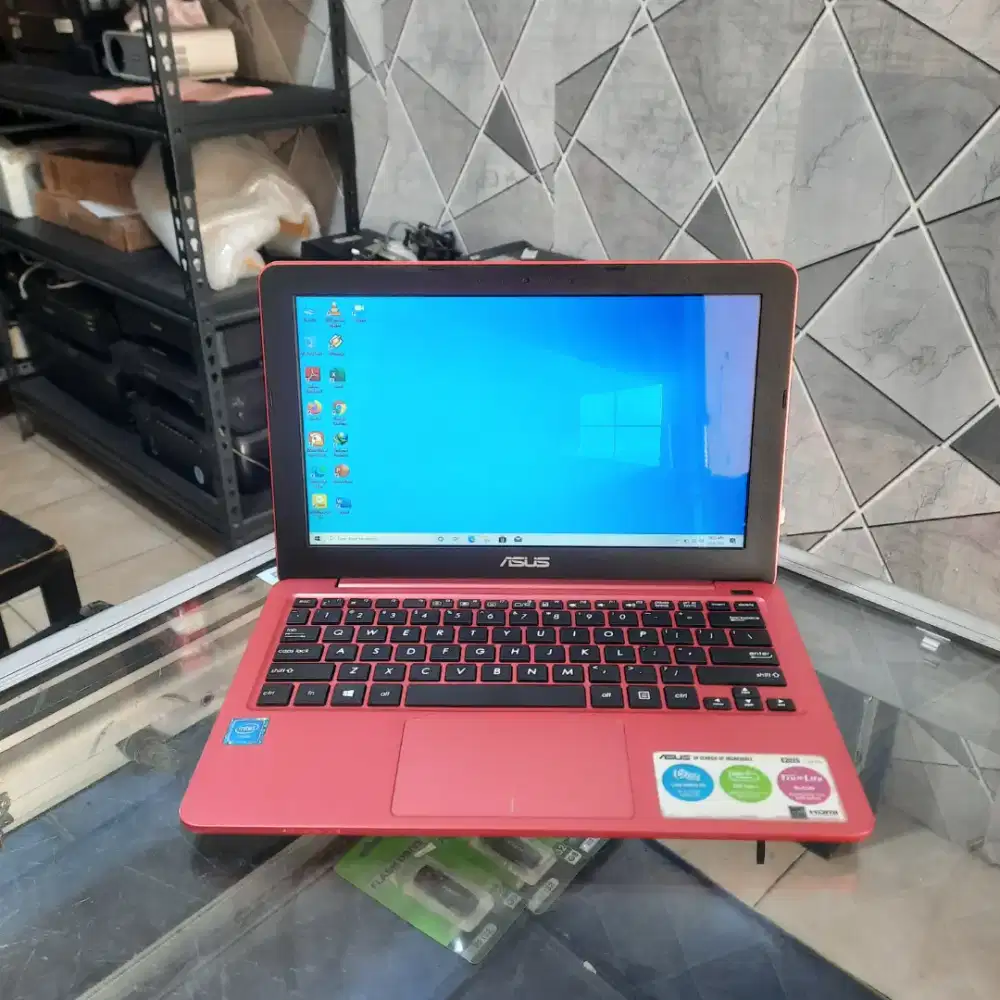 NB Asus E202S, Celeron N3060, RAM 2GB, SSD 128GB, Layar 11,6 inch
