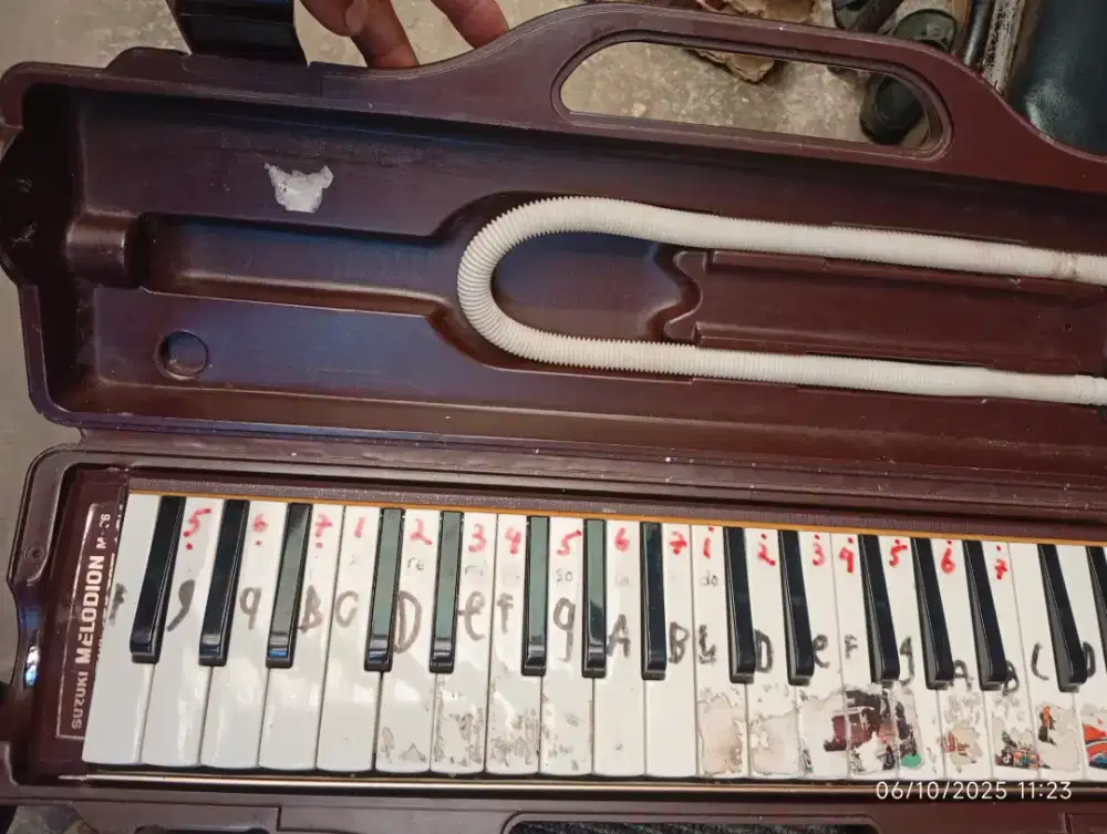Pianika merk suzuki