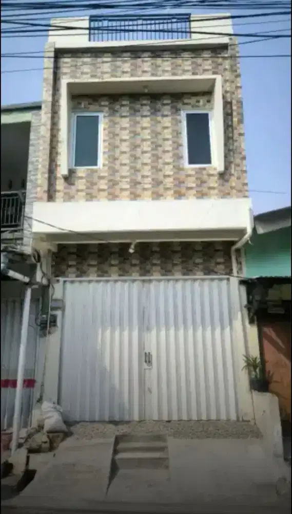 Disewakan ruko 3 lantai lokasi pinggir jalan dekat kelurahan