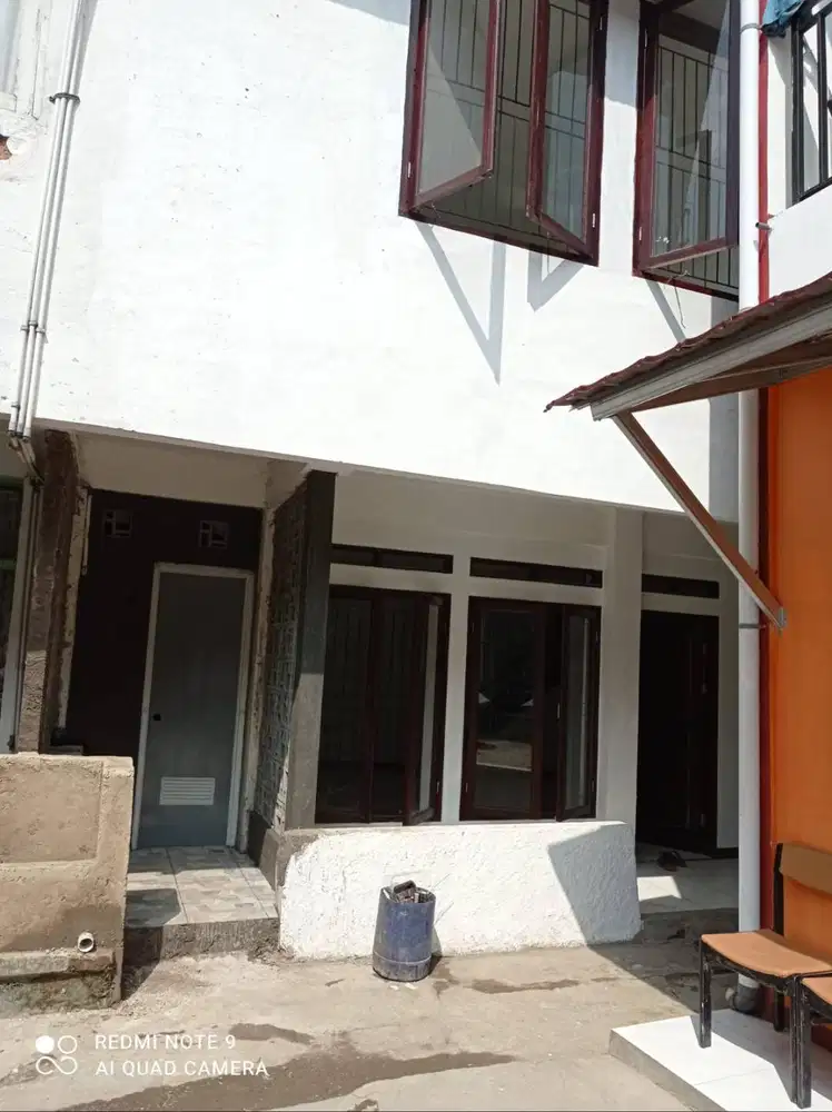 Rumah siap huni di pusat Kota Bandung, Jl. Karapitan Gang UNI
