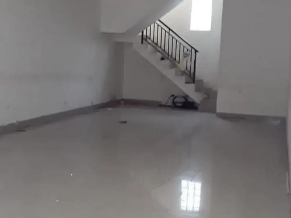 Ruko 3 Lantai Pinggir Jalan Siap Huni Area Buah Batu dkt Lodaya