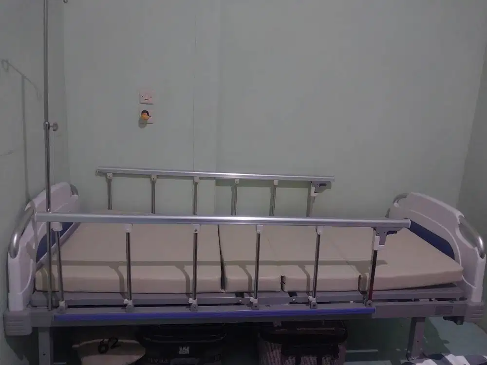 Ranjang Rumah Sakit merk Acare