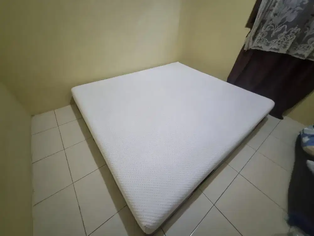 Kasur INTHEBOX 180x200 – Bersih, Nyaman, Dijual Cepat!