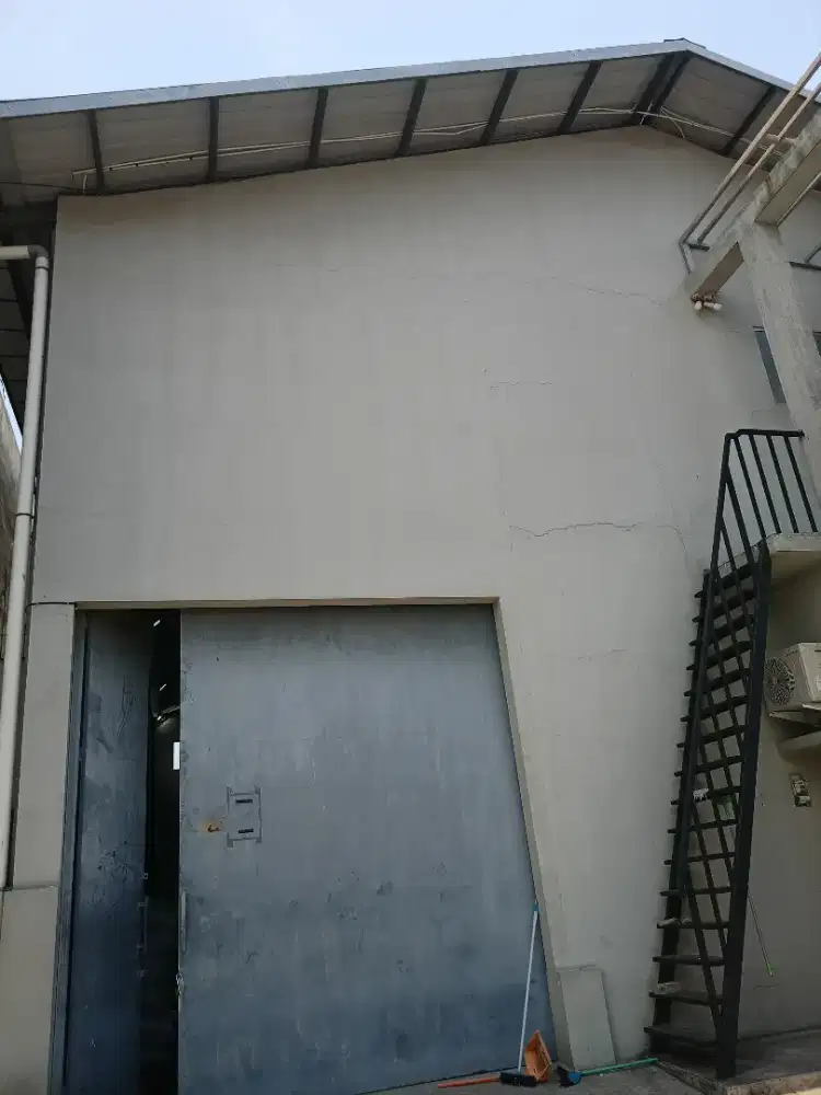 Di butuhkan segera pria karyawan gudang olshop + packing