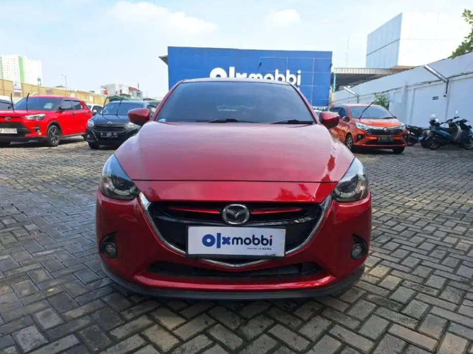 DP MURAH Mazda 2 1.5 R Skyactiv Bensin-AT 2015 Silver CSFYB