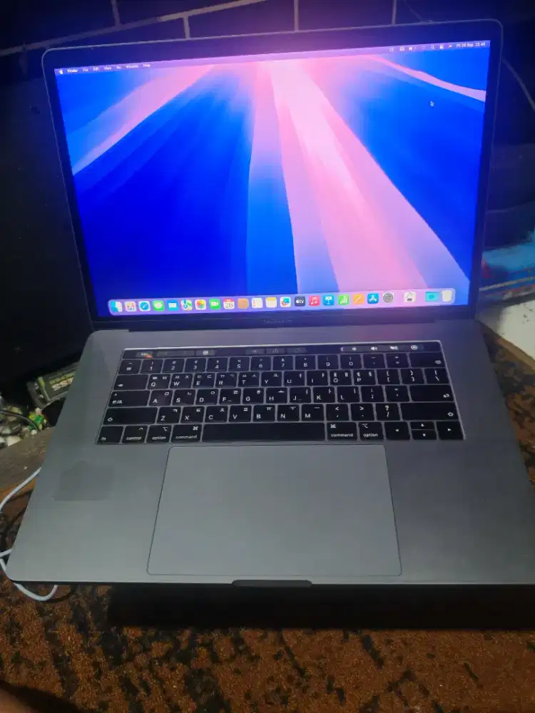 Macbook Pro 2018 i7 15,4inc Ram 16/256Gb Normal Siap Pakai