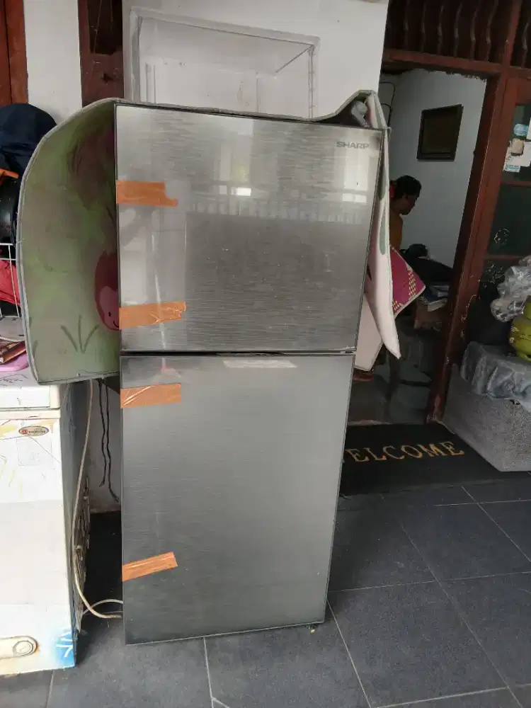 Kulkas sharp 2 pintu