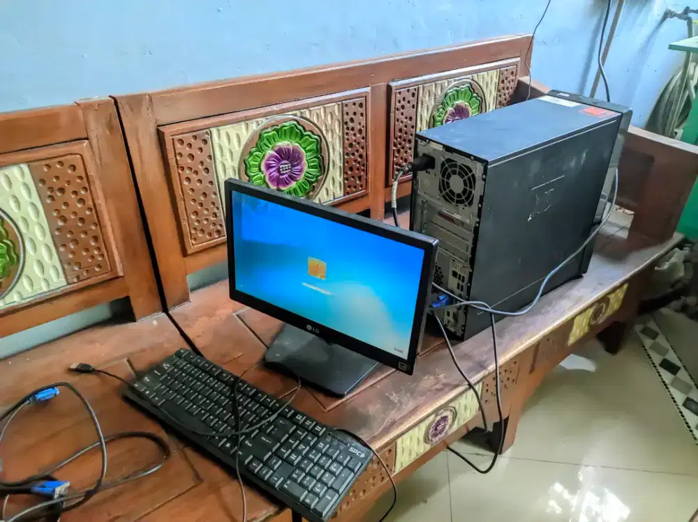 di jual komputer sesuai gambar kecuali keyboard nya