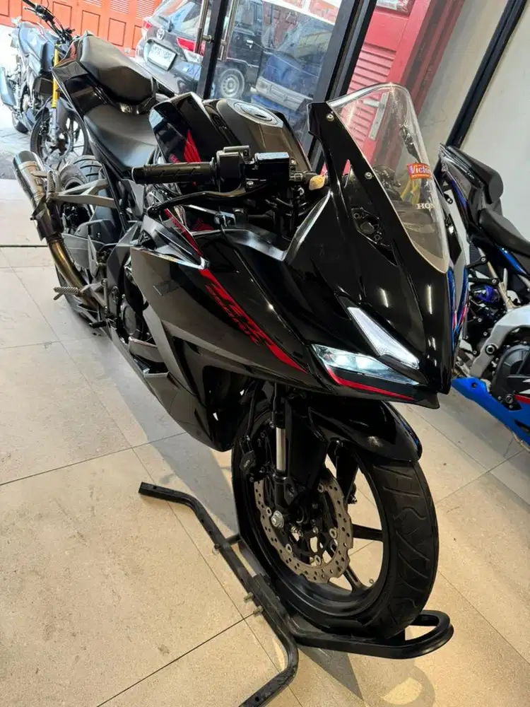 Honda CBR 250RR tahun 2023 warna Hitam Gloss CBR250 250 RR CC New Body