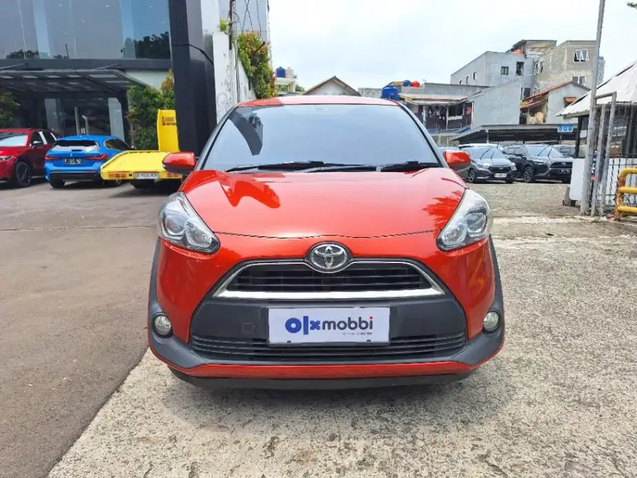 DP MURAH Toyota Sienta 1.5 V Bensin-AT 2017 Orange C8XXA