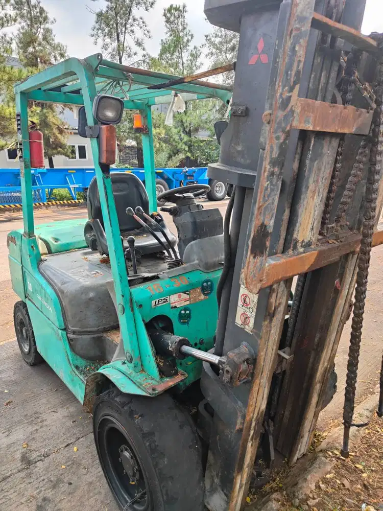 MITSUBISHI GRENDIA 3 TON MAST TRILIFT BERGARANSI LANGSUNG PEMILIK