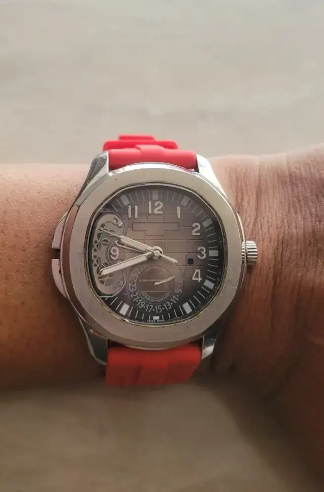 Jam Patek Philippe Aquanaut Travel Time Automatic
