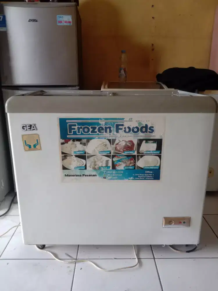 Dijual cepat freezer box kaca