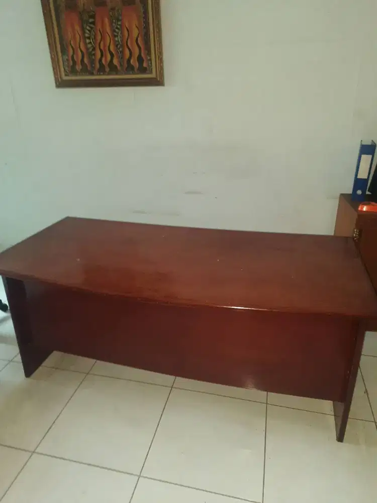 Di jual meja direksi 2 item