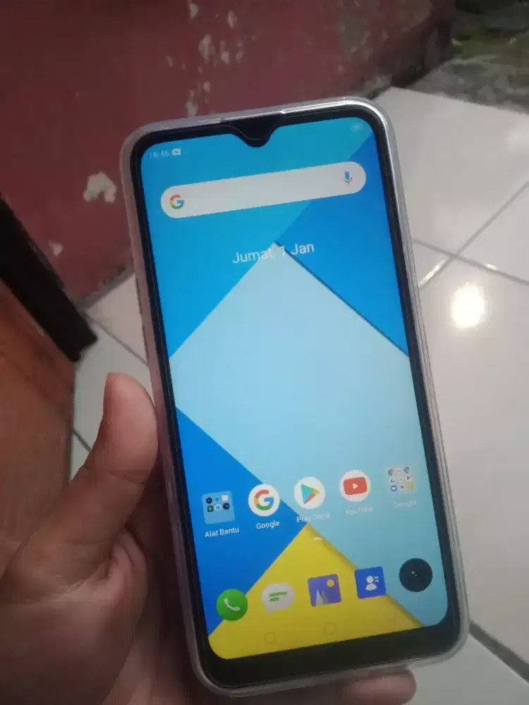 Realme c2 ram 3/32 normal no minus hp aja . Mahar 650nego bensin .
