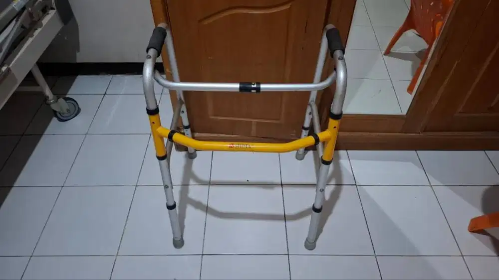 Walker merek Shima