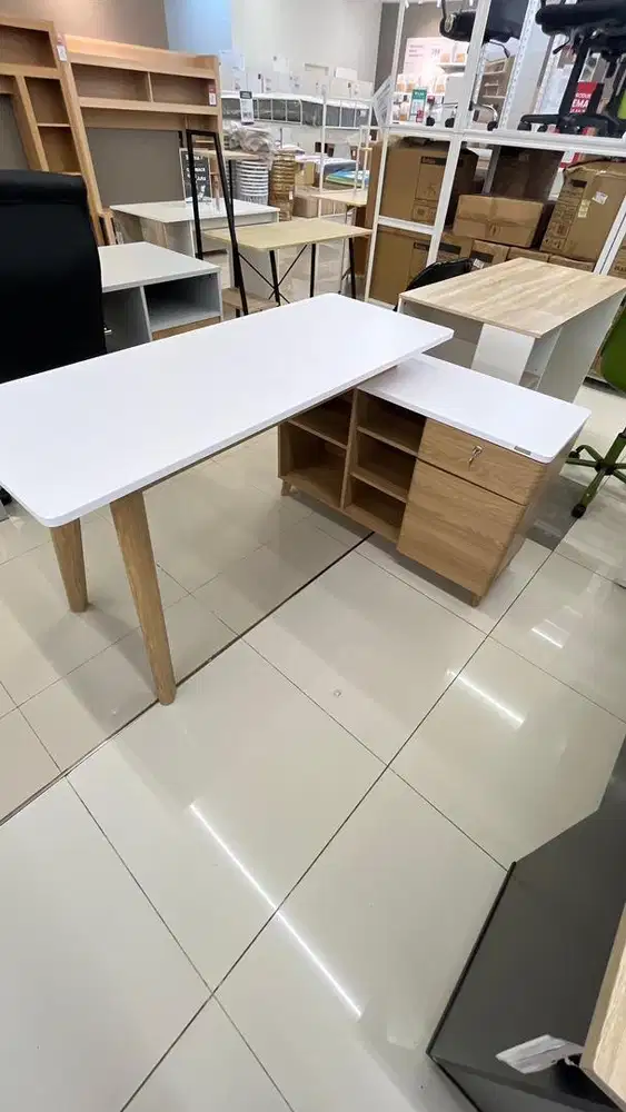 MEJA KANTOR KOKOH