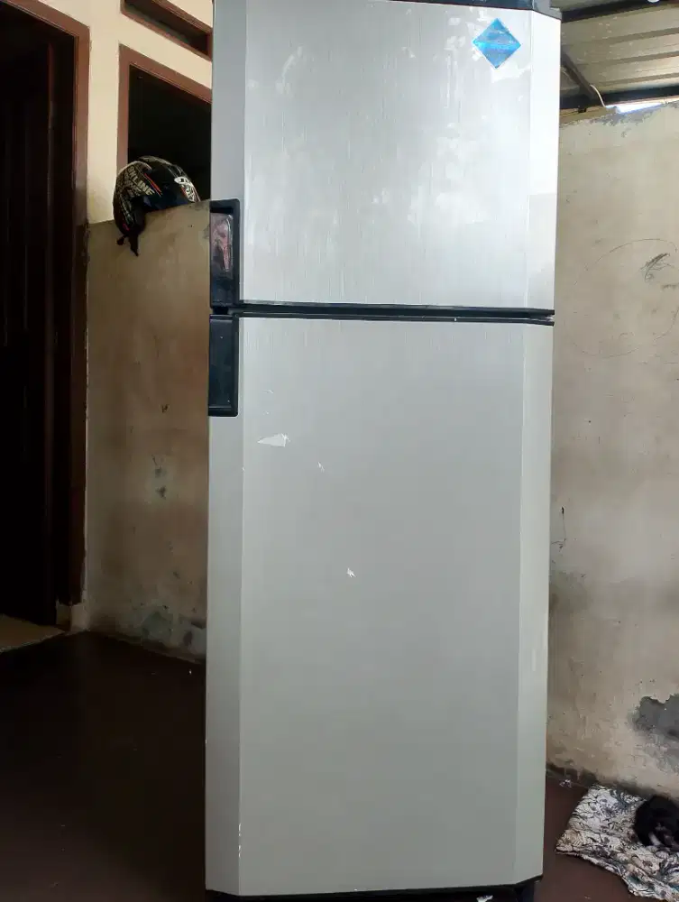 kulkas 2 pintu Sanken