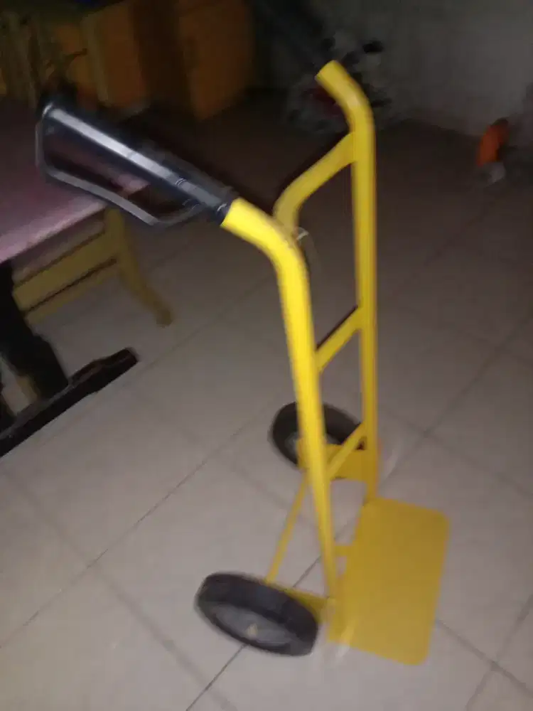 Trolley barang dorong merk KRISBOW type PRHT 15. Kuat dan SANGAT MULUS