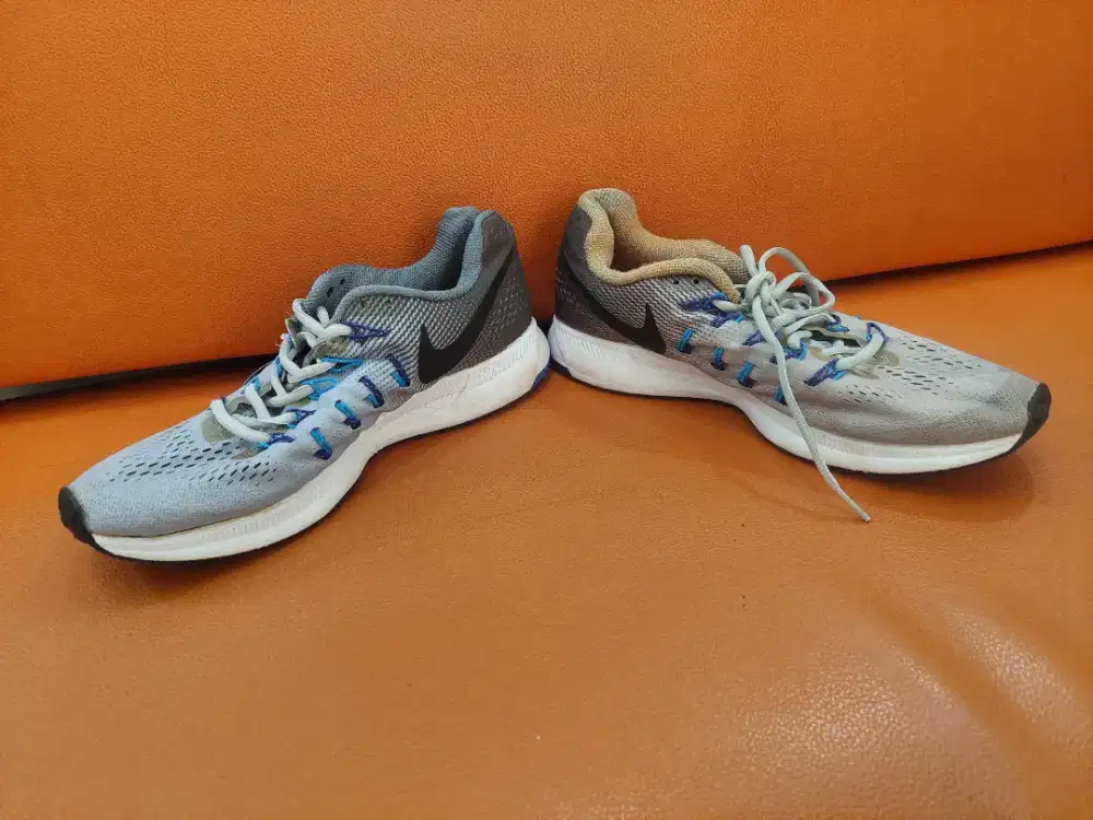 Sepatu Nike Zoom Pegasus 33 ukuran 42