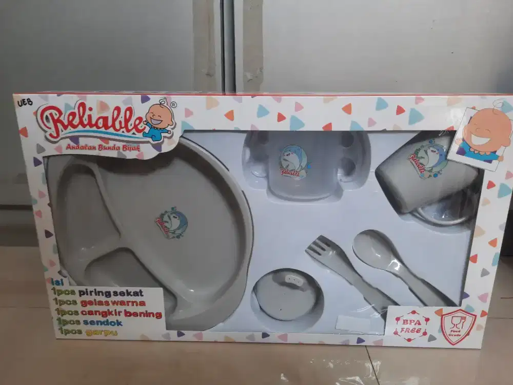 1 set tempat makan anak