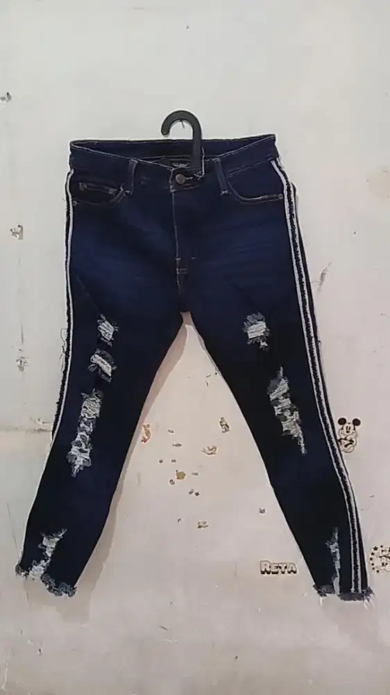 Celana jeans wanita ripped