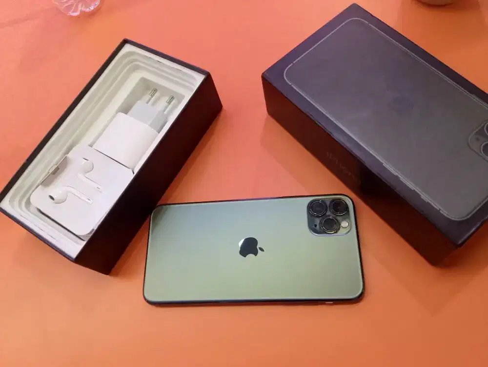 Iphone 11 pro max 256gb sejenak masih baru