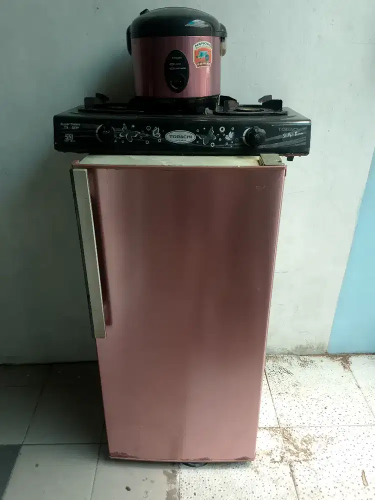 1 kulkas + 2 kompor + 2 mejicom  murah bgt