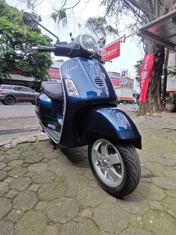 Vespa GTS 200 L