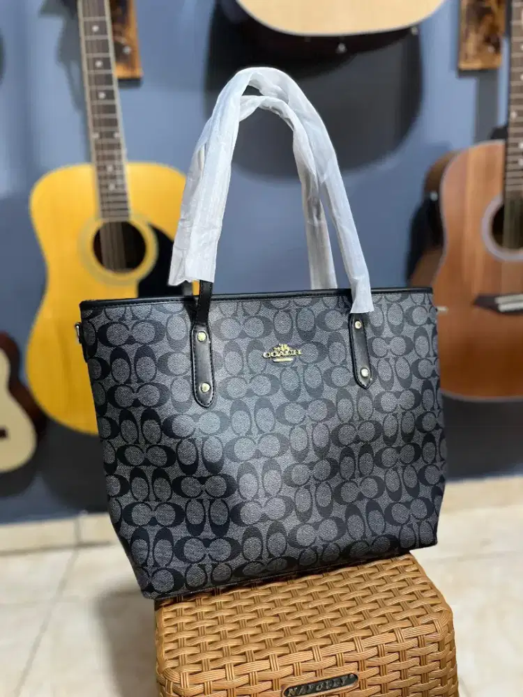 Tote Bag Coach Hitam
