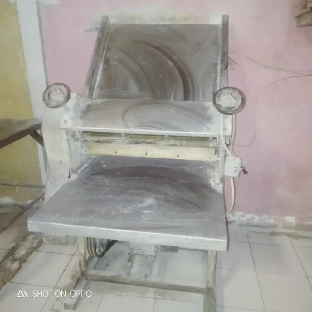 Mesin press adonan roti