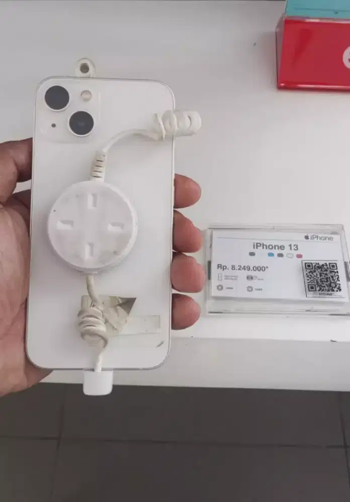 IPHONE 13 4/128