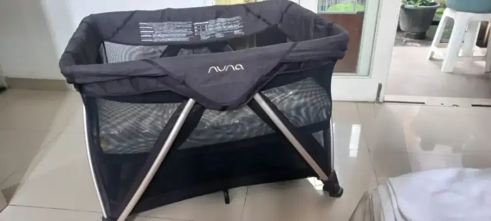 Box baby merk Nuna sudah termasuk kasur dan seprei