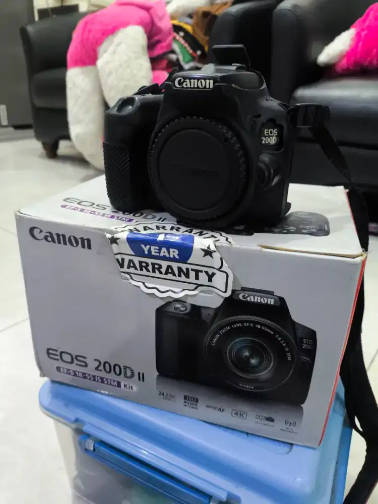 LIKE NEW !!! CANON EOS 200D MARK II