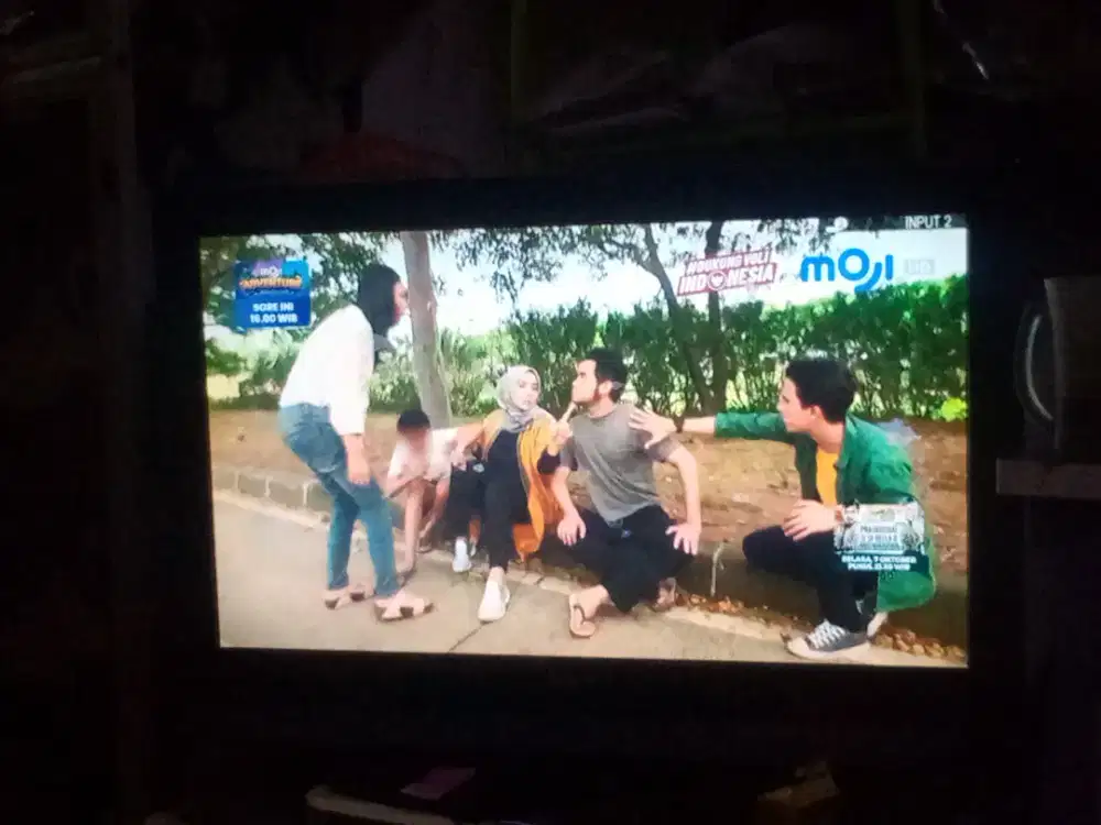 Jual tv lcd 32 inc merk sharp+stb kondisi normal ada minus bercak
