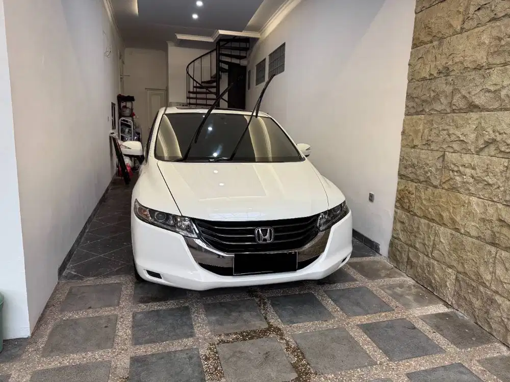 Honda Odyssey RB3 Putih – Shockbreaker Baru, Full Android Auto & Apple