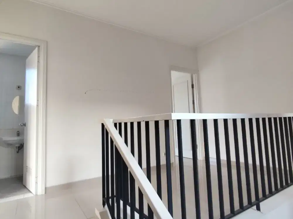 Rumah Cantik di Helios Suvarna Sutera Tangerang 1K90005N