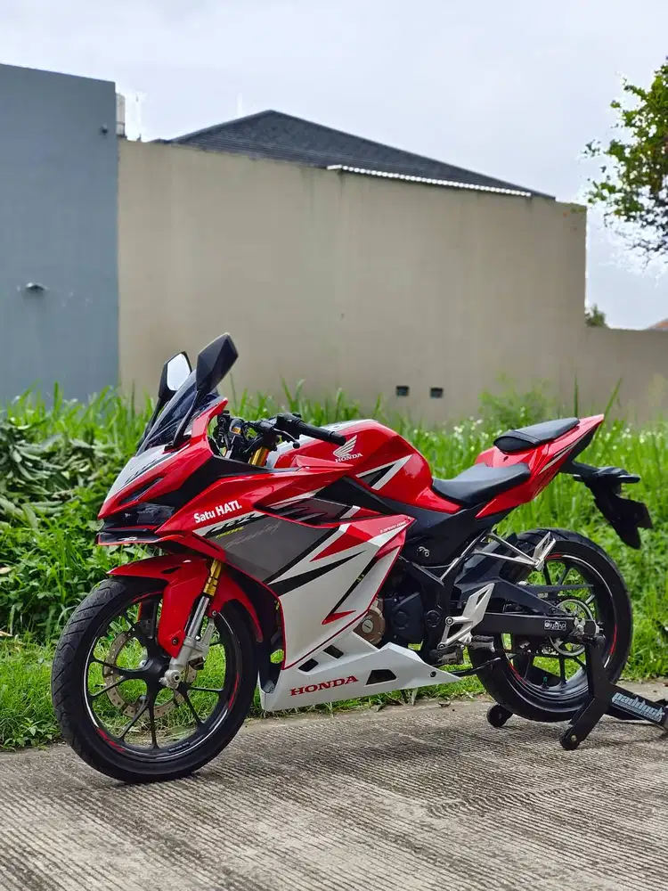 HONDA NEW CBR150R NON ABS MERAH PUTIH 2021 KM RENDAH PAJAK ON MULUS
