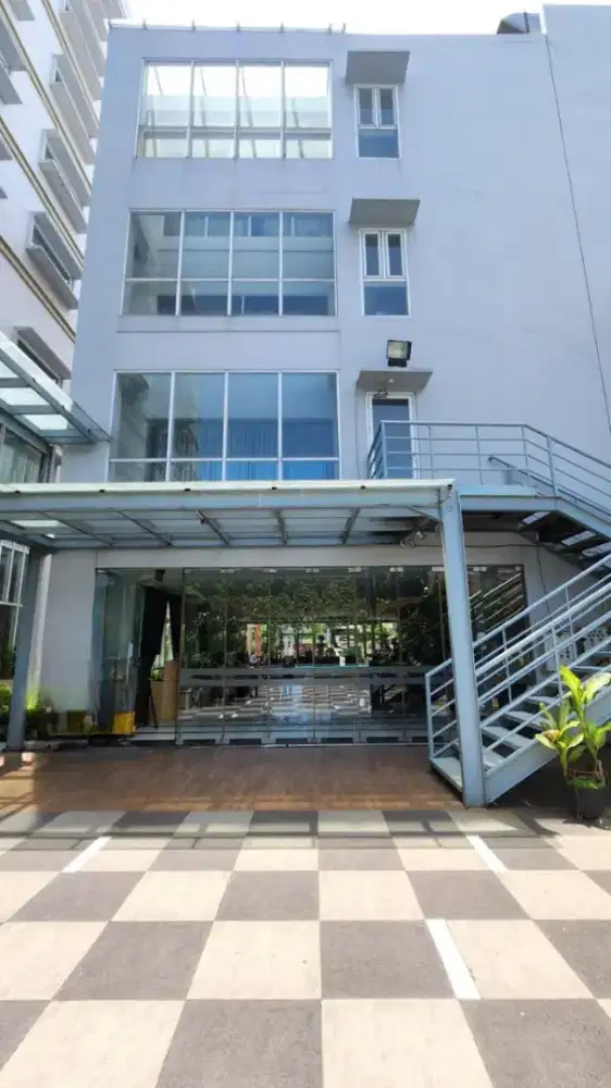 Disewakan Gedung Komersial 4 Lt di Raya Nginden
