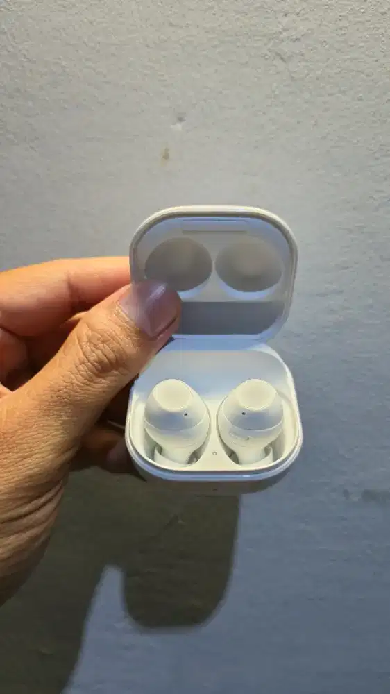 Samsung galaxy buds FE putih