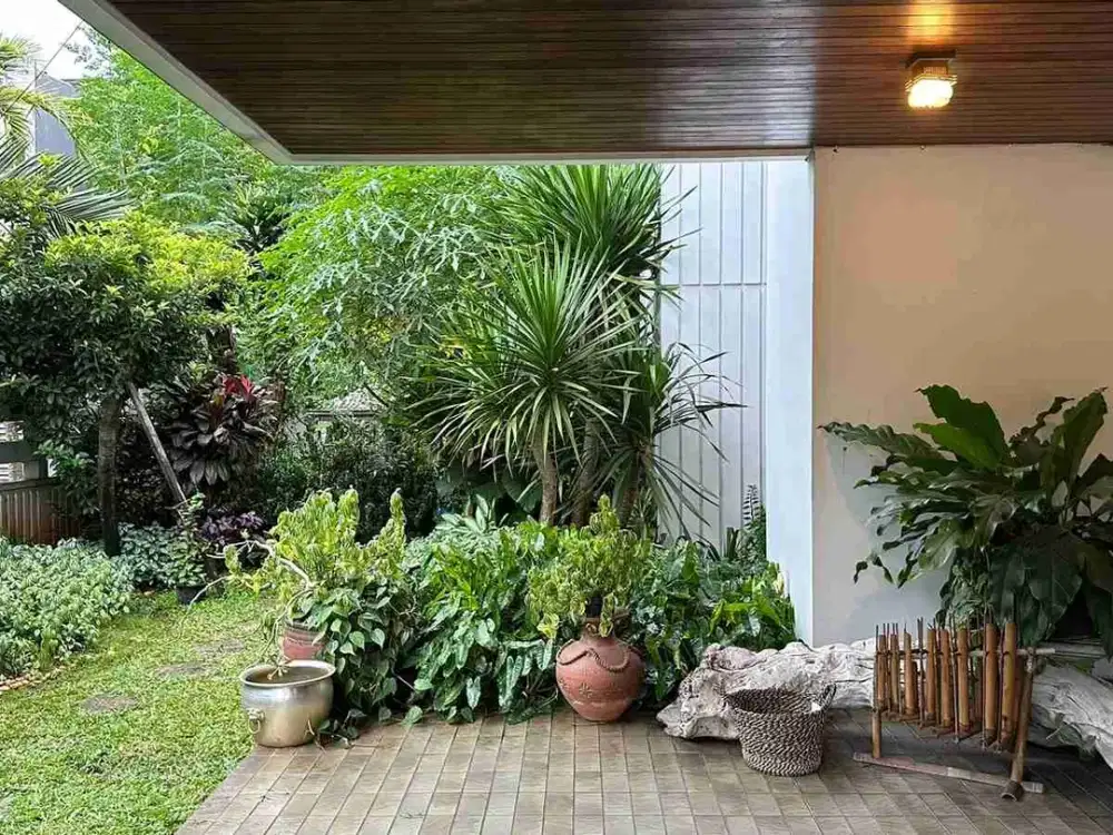 Dijual Rumah mewah lt 1.102 m2 lb 980 m2 di Permata Hijau ada 4 kt 4 km ada kolam ikan, semi furniture siap huni!