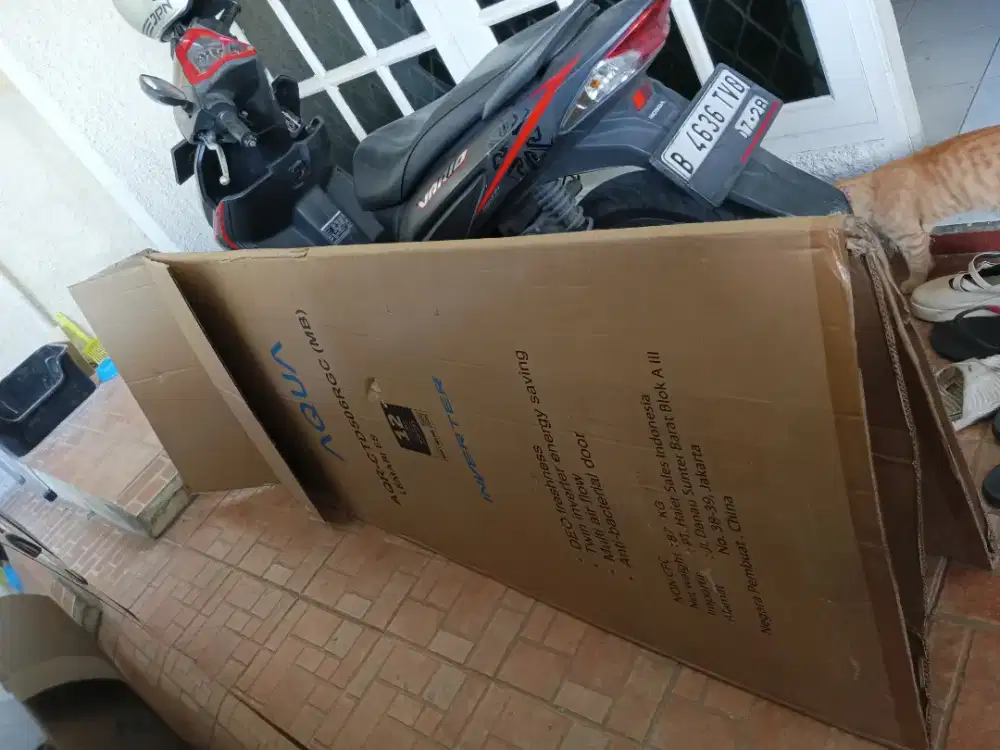 Kardus besar bekas kulkas 4 pintu aqua