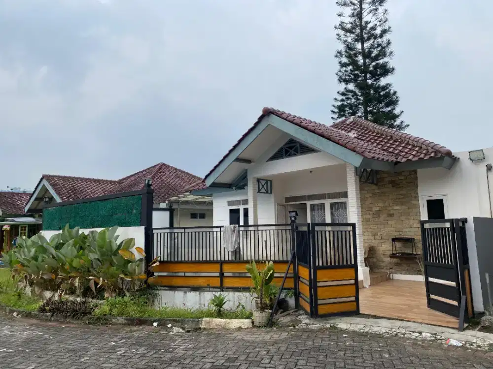 Di jual vila ada kolam renangnya harga 980 juta lokasi di Cipanas