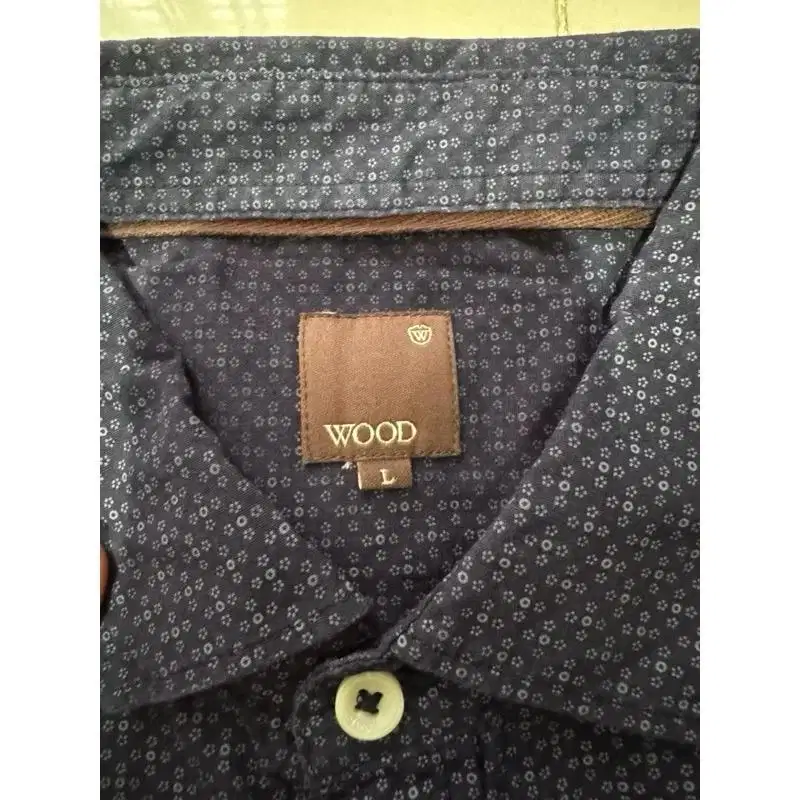 Kemeja lengan panjang pria merek WOOD second
