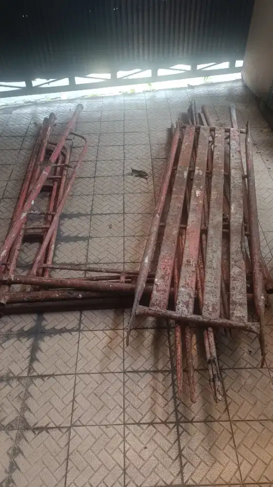 Di Jual Stager 2 set + Cat walk