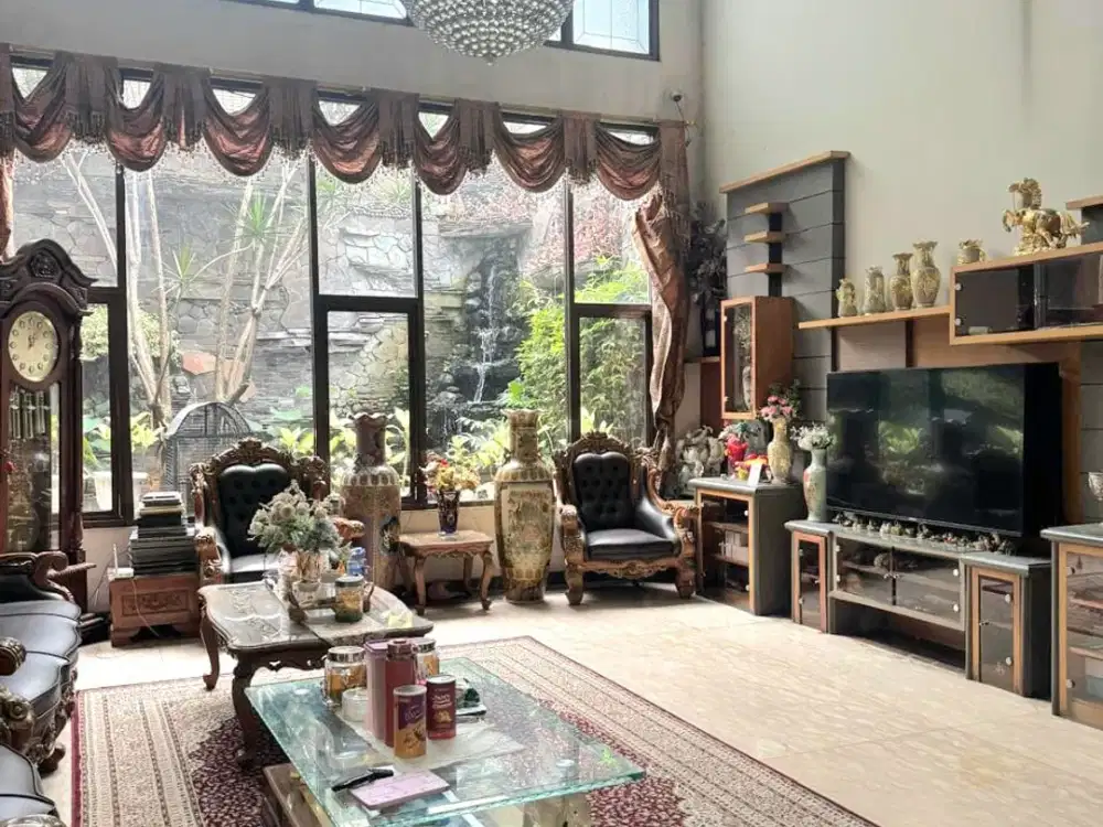Dijual Cepat Rumah Dengan Carport Luas di Mekarwangi