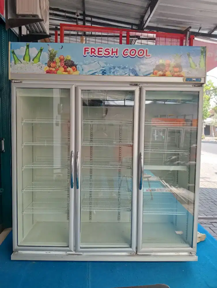 Showcase 3 pintu Sansio