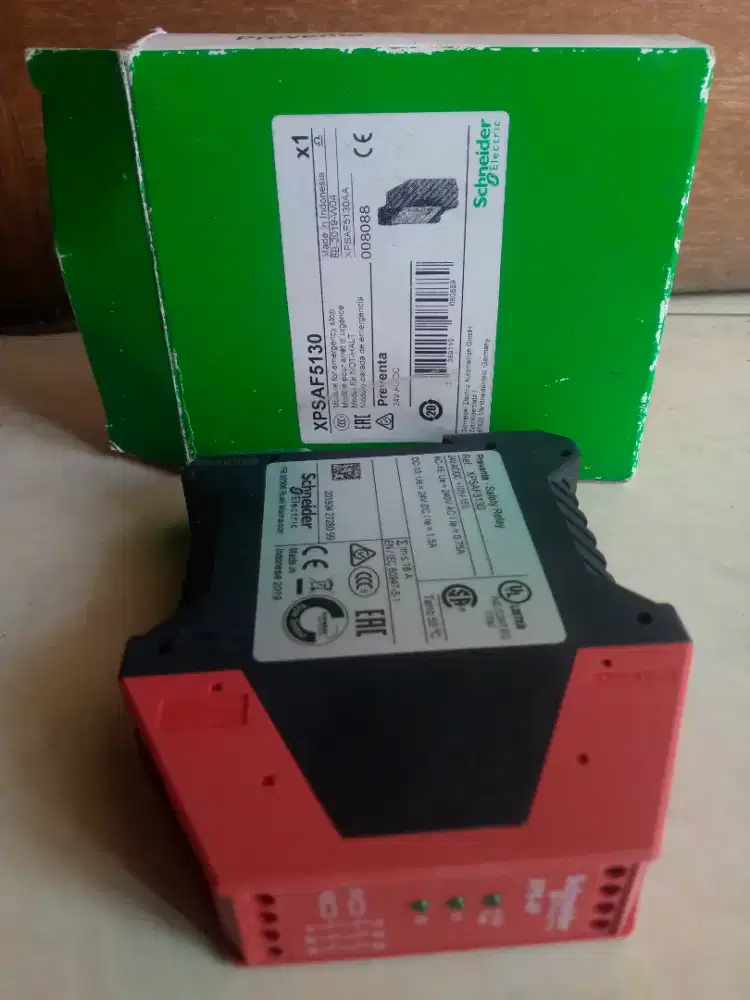 Safety relay Schneider xpsaf5130